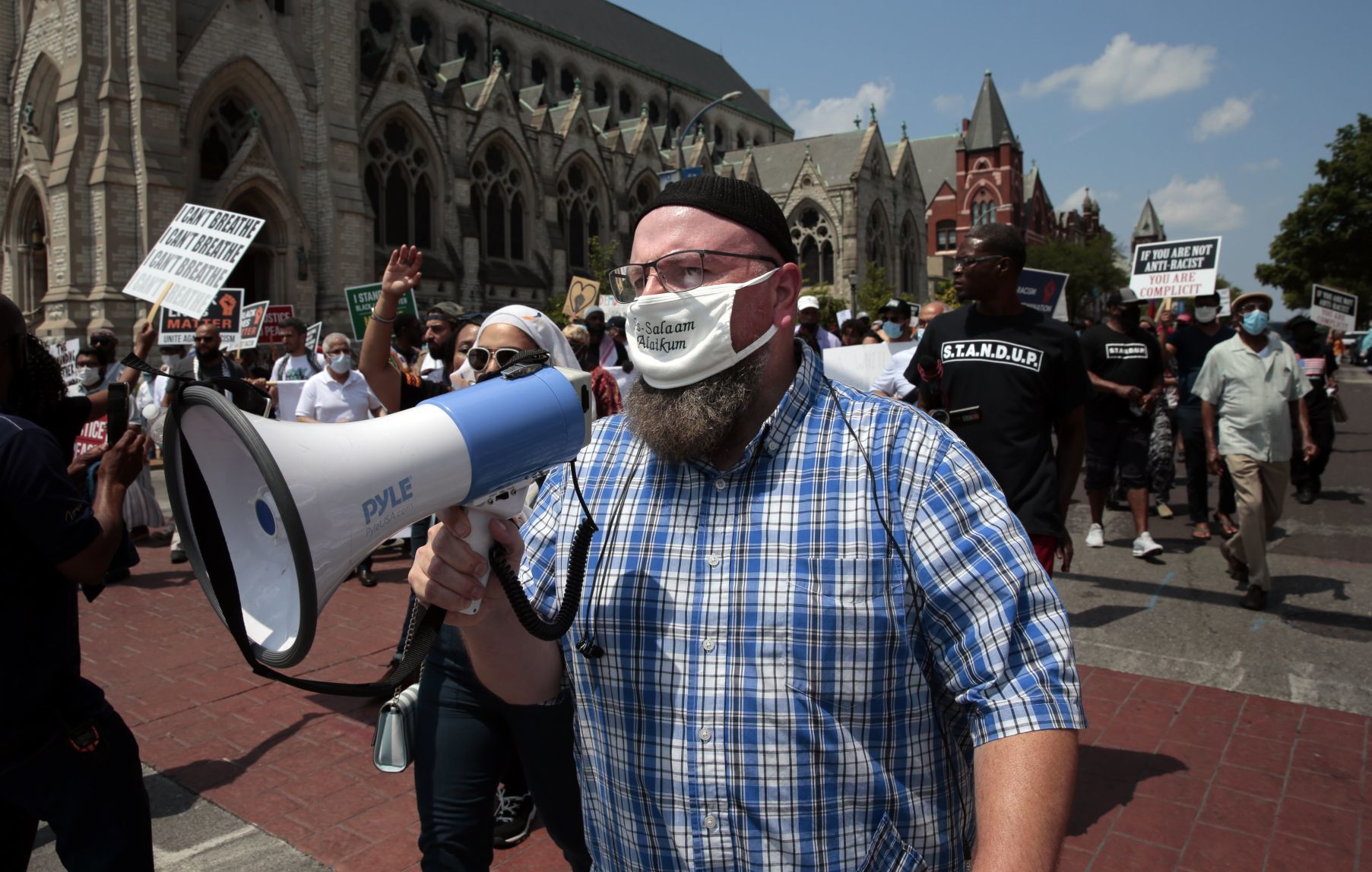 Muslims march mosque-to-mosque through Grand Center